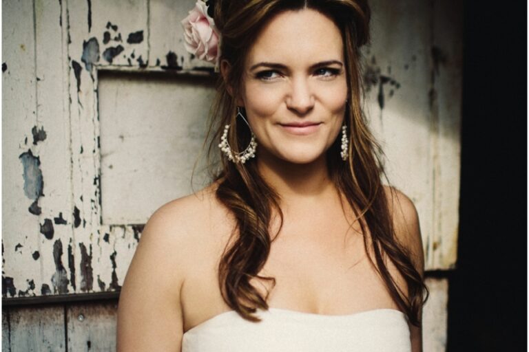 Wedding-Photography-at-Maunsel-House_0866(pp_w912_h1365)